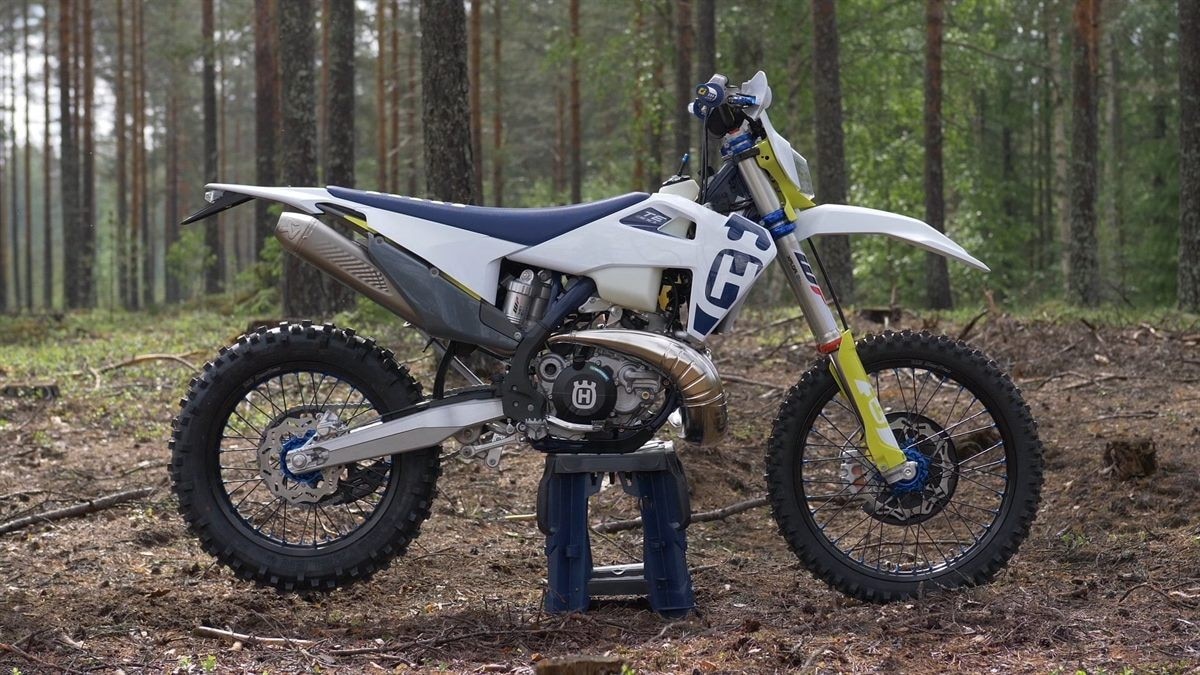 Husqvarna lancia la nuova linea dedicata Akrapovic